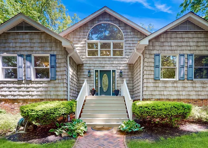 Stunning Lakefront Retreat W/Firepit, Game Room, & Water Views