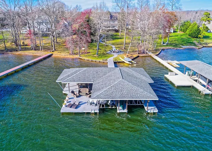 Large Lakefront Home On The Best Part Of The Lake - Spacious With Stunning Views