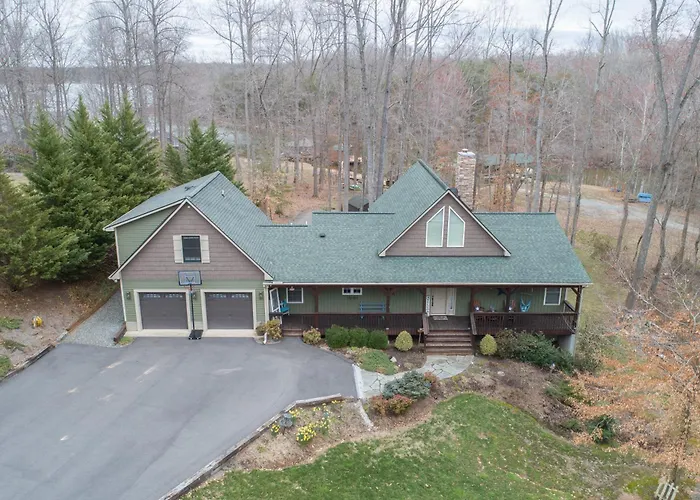 Lakefront Home With Private Hot Tub, Dock, Grill, Game Room, Lake Views & Kayaks