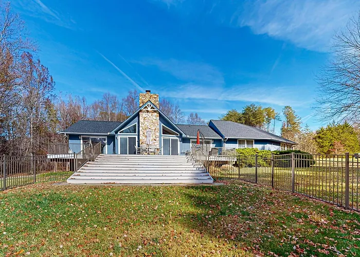 Spacious House With Water View, Kayaks, Foosball Table, Deck, Firepit