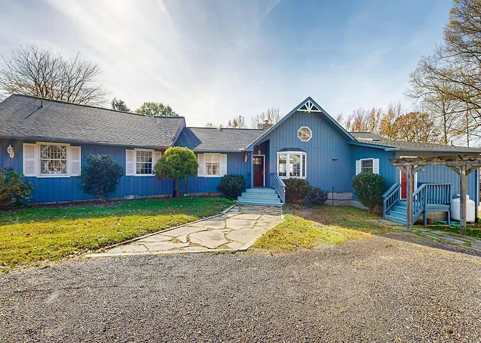 Spacious House With Water View, Kayaks, Foosball Table, Deck, Firepit