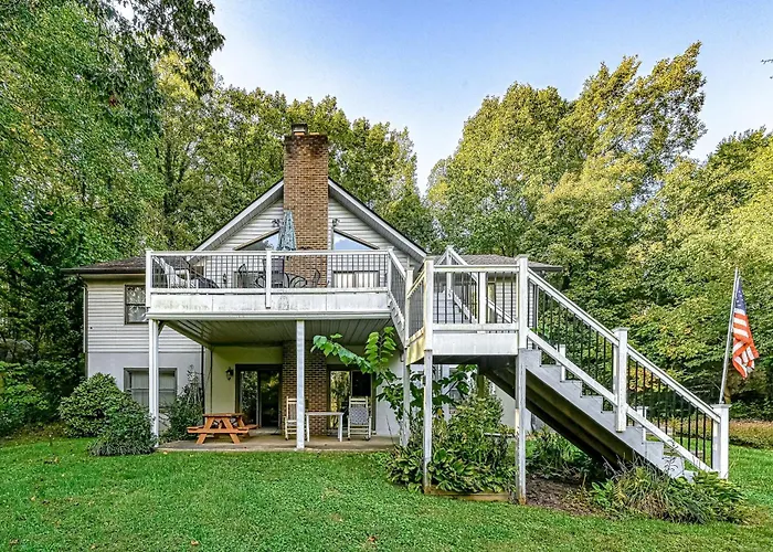 Lakefront Family Home In Gated Community With Swimming Area & Dock - Dogs Ok