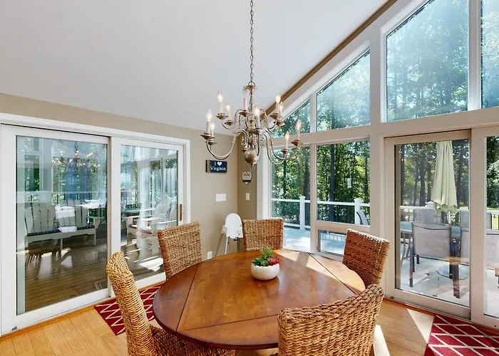 Spacious Pet Friendly House W/Private Pool Table, Ping Pong Table & Free Wifi