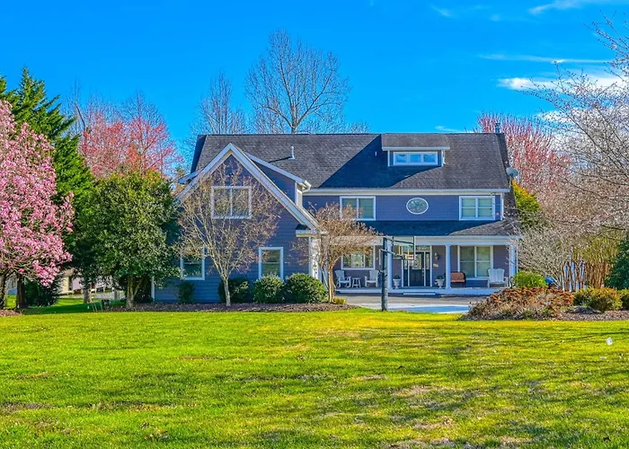 Large Lakefront Home On The Best Part Of The Lake - Spacious With Stunning Views