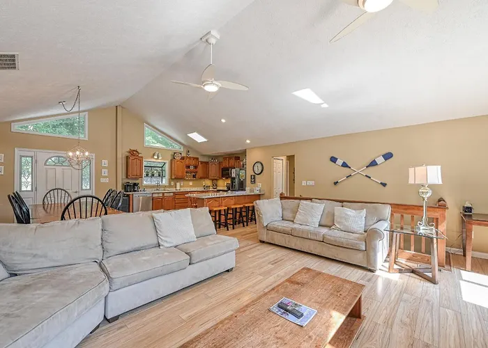 Lakefront Family Home In Gated Community With Swimming Area & Dock - Dogs Ok
