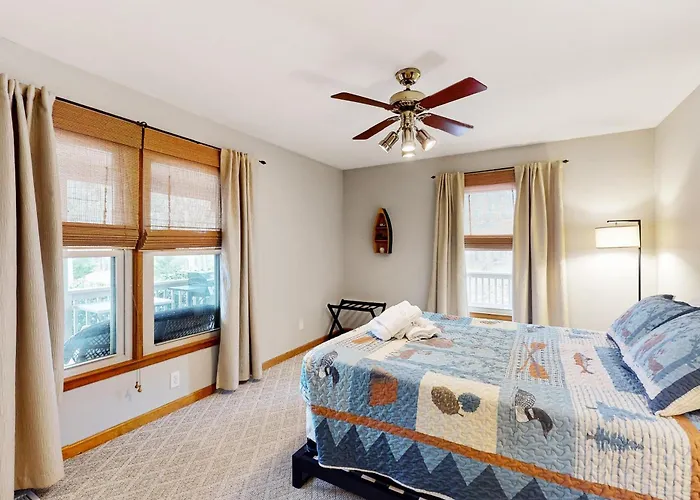 Lake Anna Home On Large Corner Lot With Kayaks, Paddleboard, Firepit & Grill