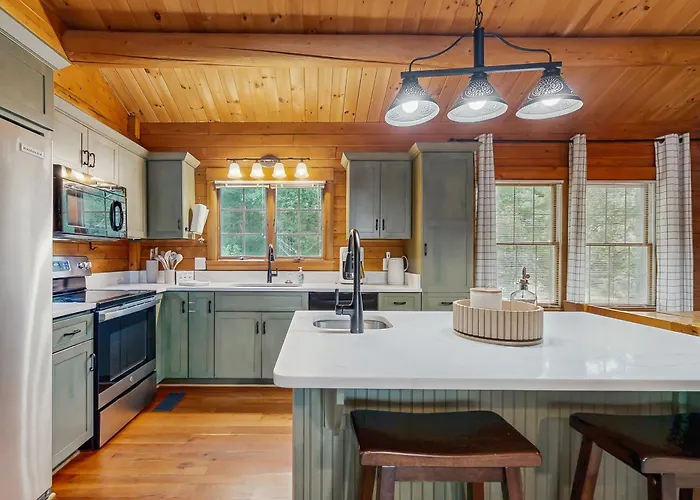 Relaxing Lakeside Cabin With Private Dock, Firepit, Boat Ramp And Water Access