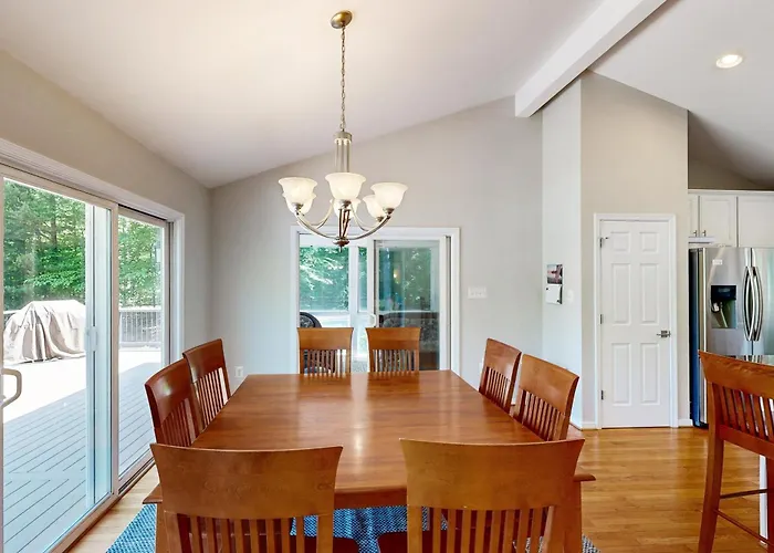 Exquisite Dog-Friendly Home With Kayaks, Pool Table, Hot Tub, & Washer/Dryer