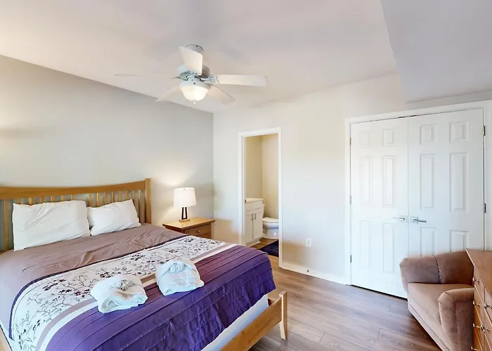 Exquisite Dog-Friendly Home With Kayaks, Pool Table, Hot Tub, & Washer/Dryer